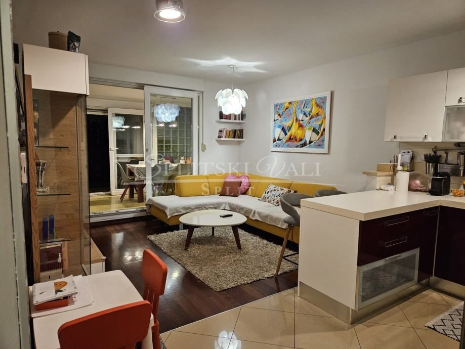 prilika! split - prodaja dvosoban stan novije gradnje sa vrtom, 103m2 - slika 1