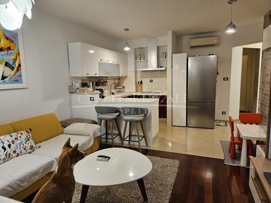 prilika! split - prodaja dvosoban stan novije gradnje sa vrtom, 103m2 - slika 2