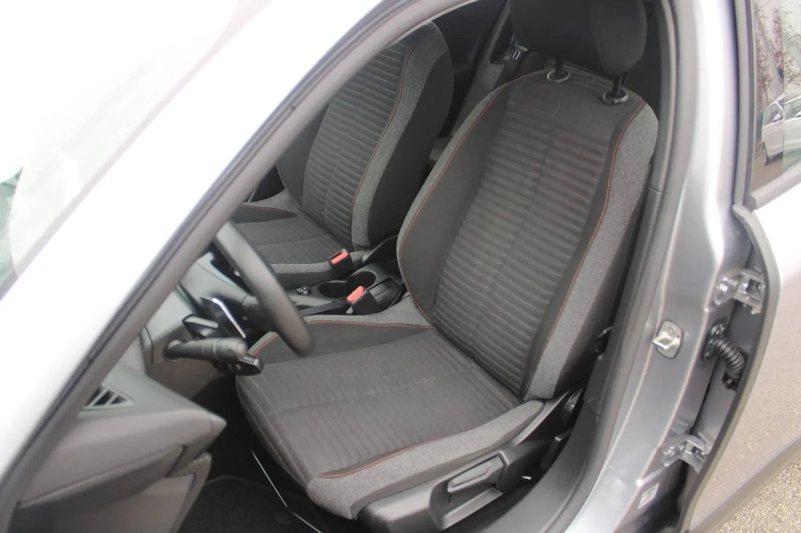 peugeot 2008 1.2 puretech automatik - slika 8