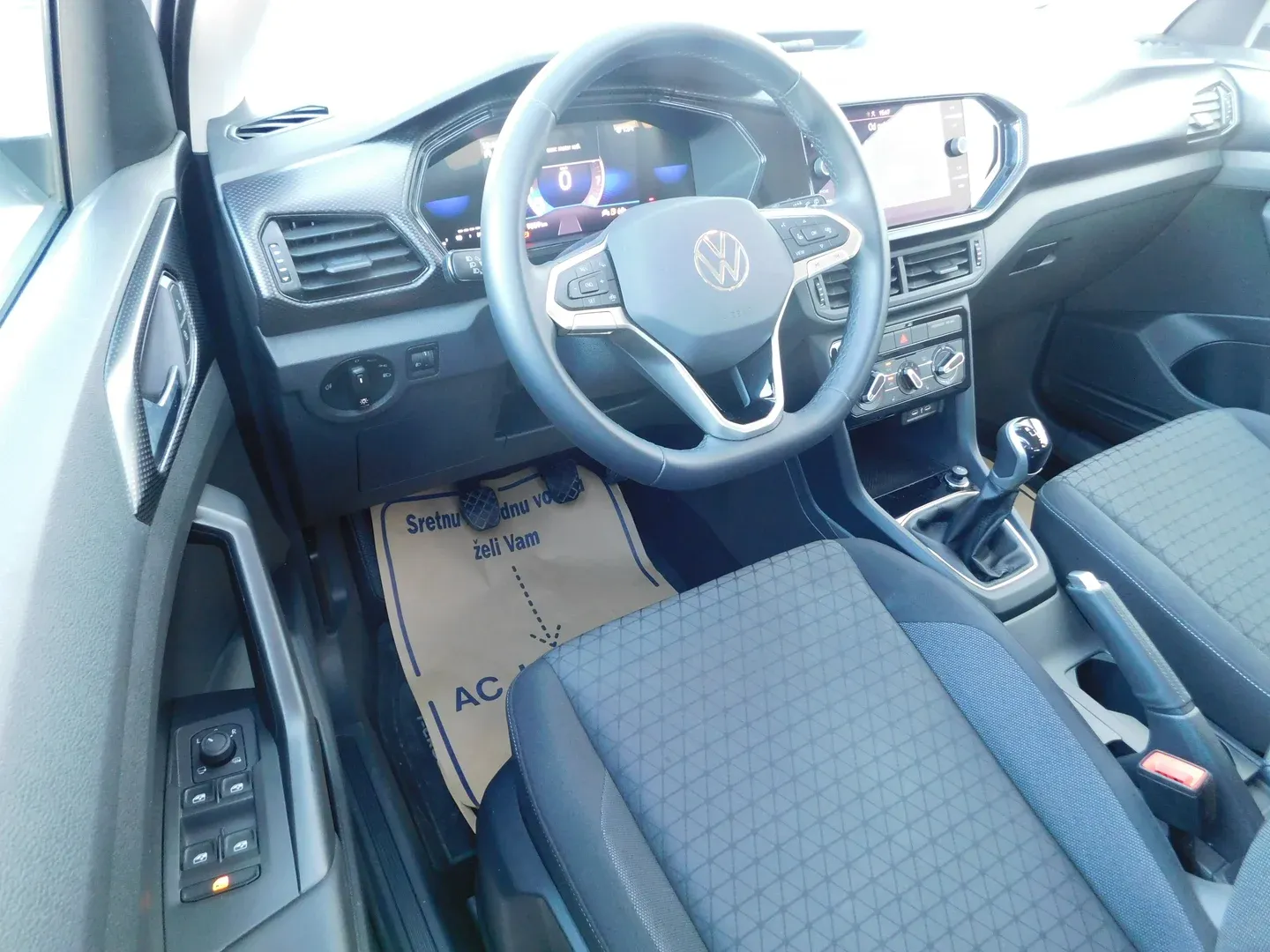 10313 volkswagen t-cross 1.0 tsi life - slika 9