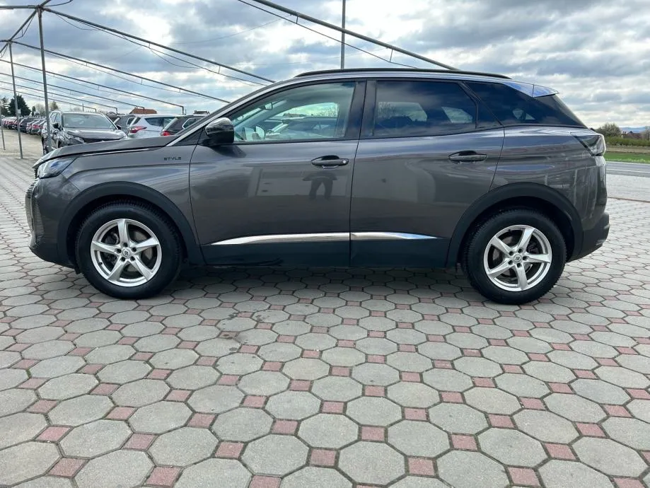 peugeot 3008 1,5 blue hdi 2022.,hr vozilo, servisna, navi, kamera.... - slika 4