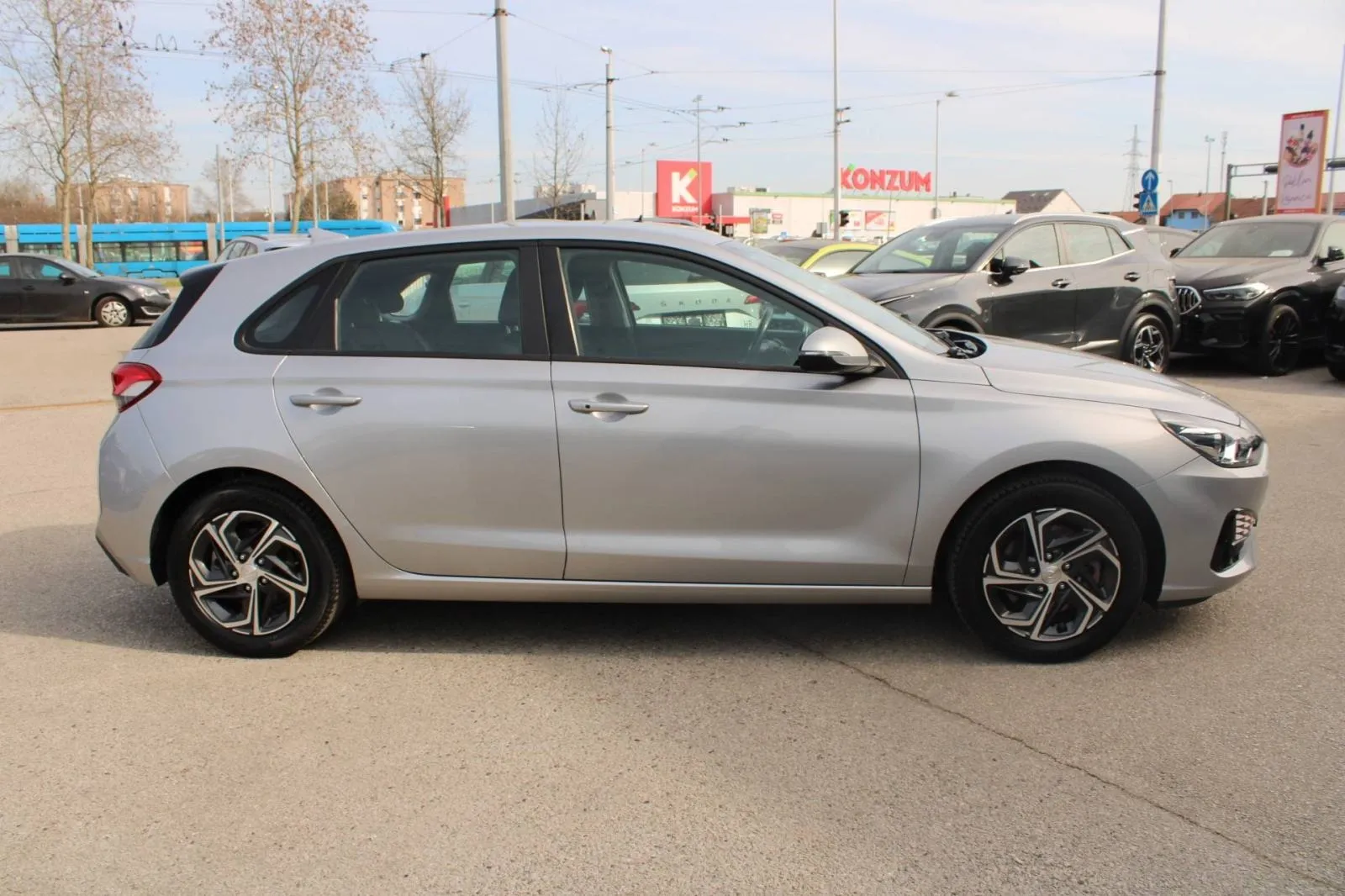 hyundai i30 1.6 crdi automatik *led, navigacija, kamera* - slika 4