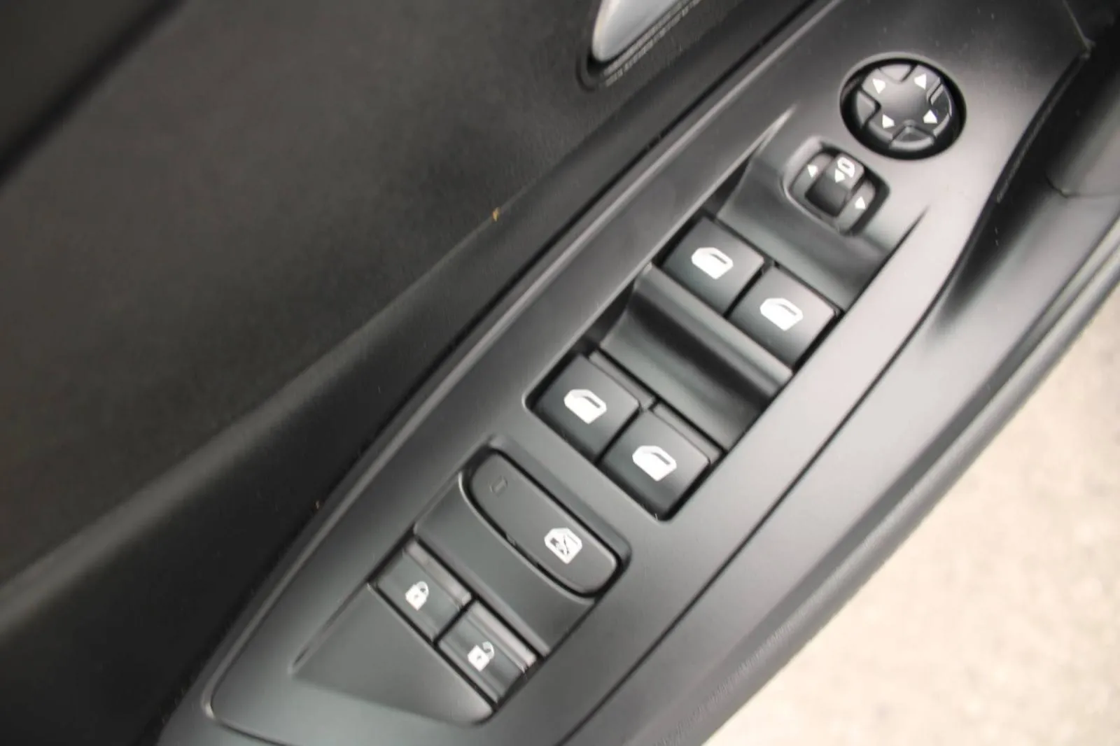 peugeot 308 1.2 puretech allure automatik *led, navigacija, kamera* - slika 21