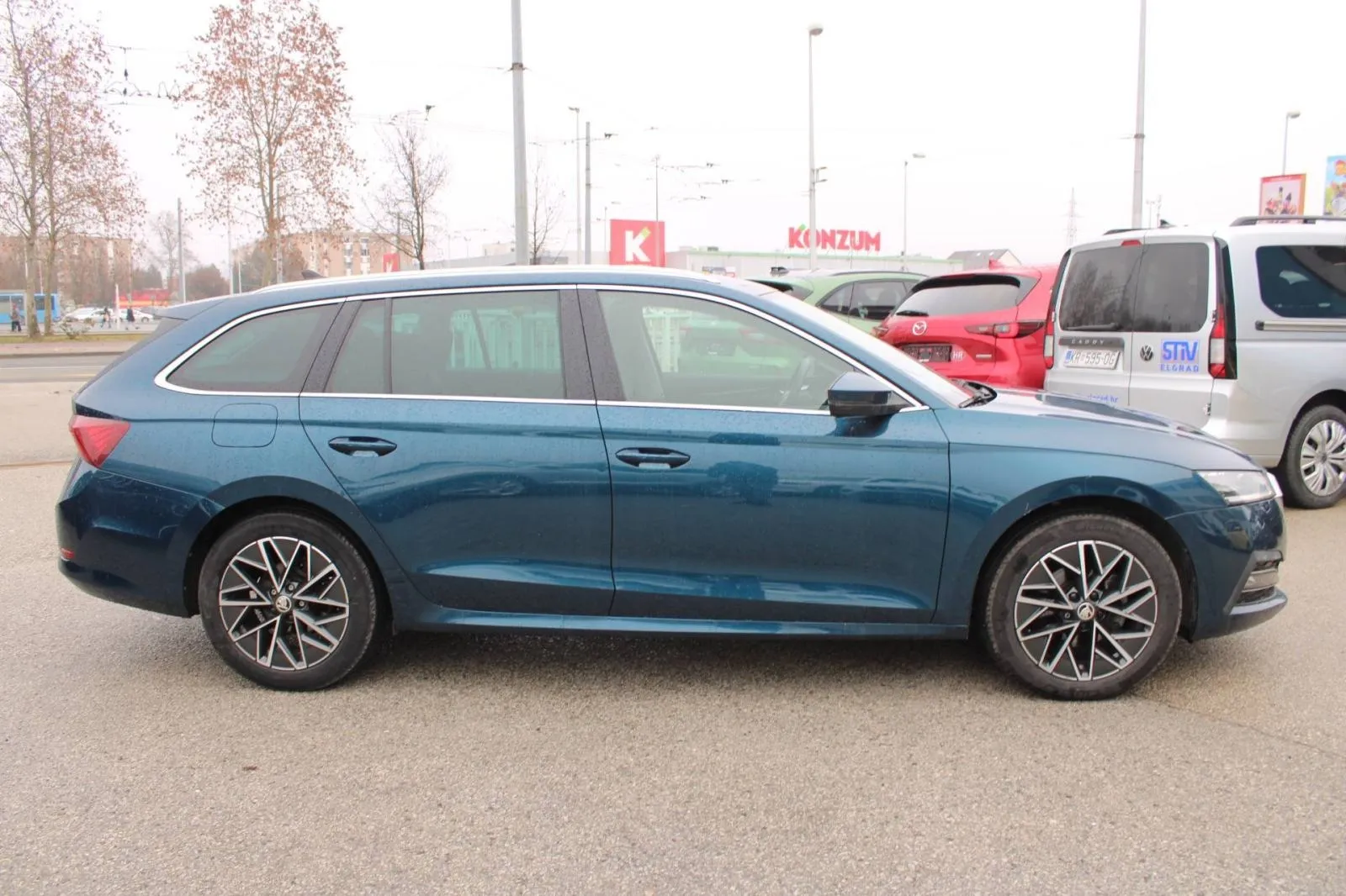 škoda octavia combi 2.0 tdi *panorama, led, navigacija, kamera* - slika 4