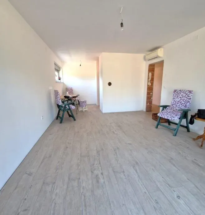 poreč okolica-stan na prodaji 30m od plaže (prodaja) - slika 2
