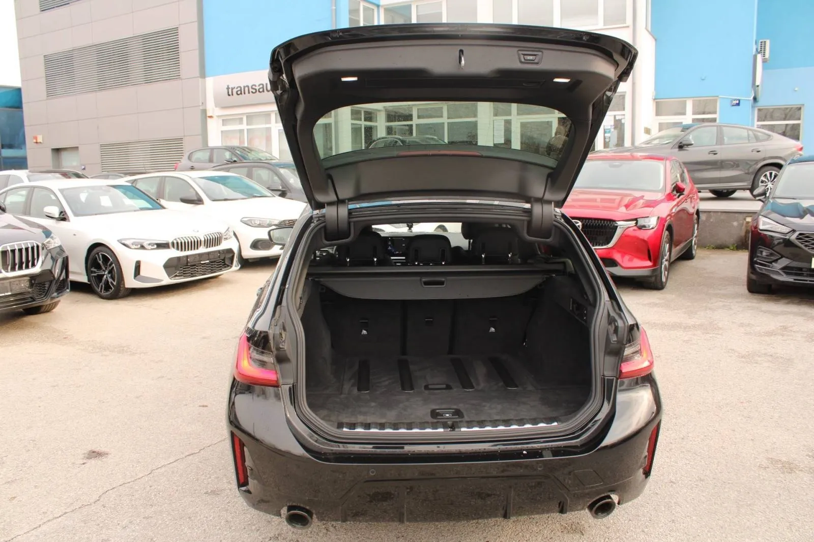 bmw serija 3 touring 320d xdrive m paket *head up, led, kamera* - slika 9