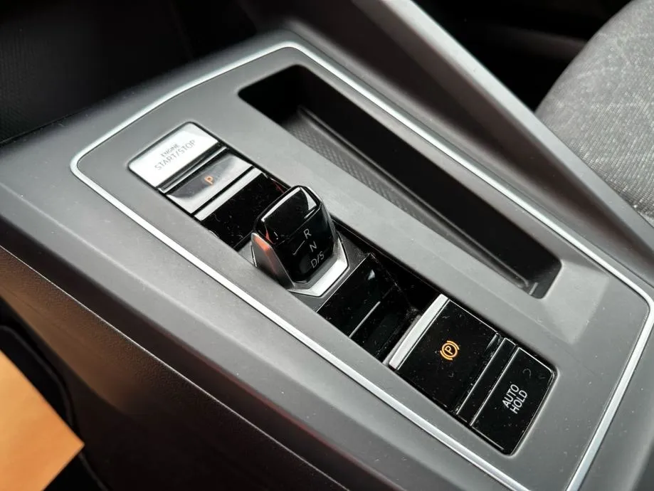 vw golf 8 2,0 tdi automatik •110 kw•ambi light•navi•automatik• - slika 16