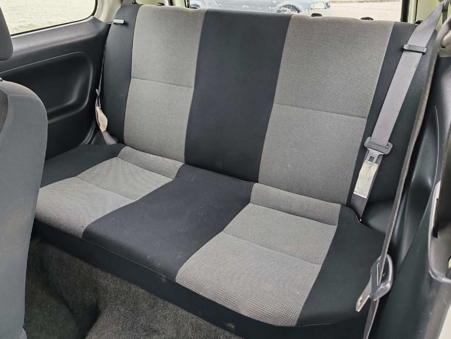 daihatsu cuore 1.0 benzin 2004 god reg 25.10 .2025 - slika 10