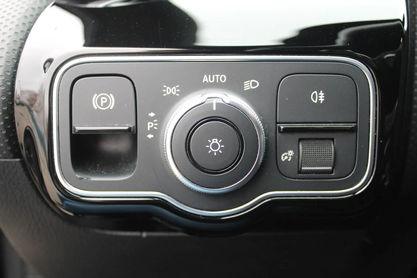 mercedes-benz klasa a limuzina a180d amg automatik *led,navigacija,ka - slika 15