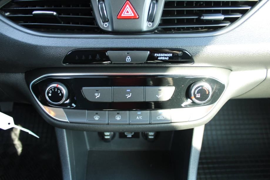 hyundai i30 karavan 1.0 t-gdi 120 - slika 12