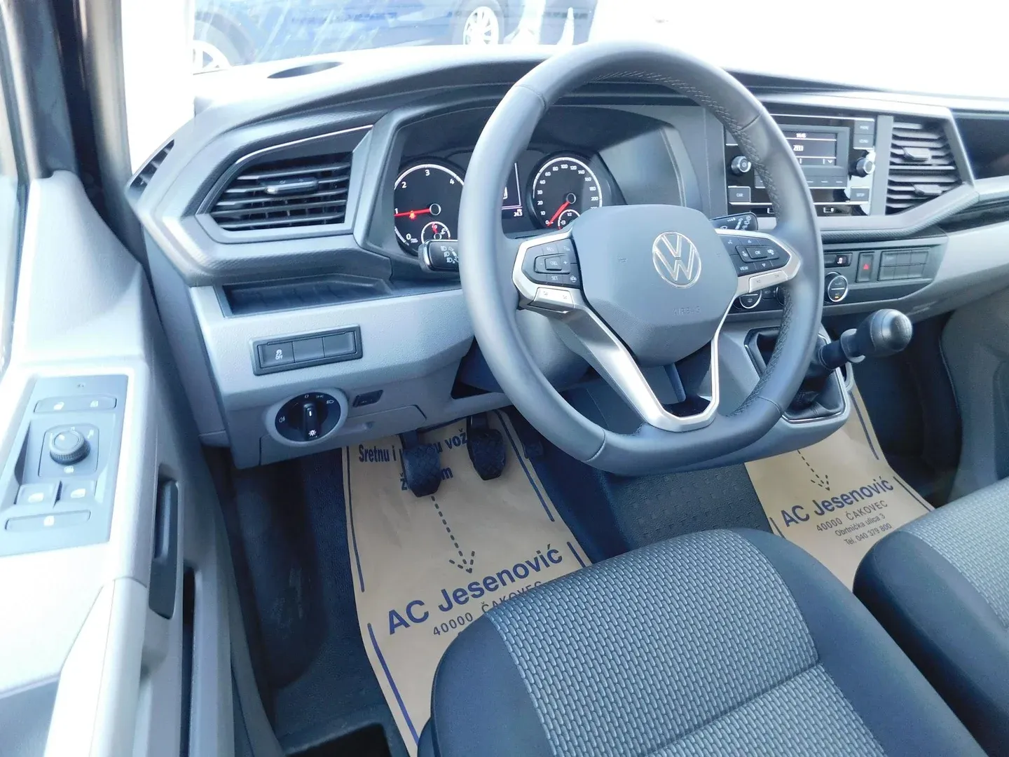 11020 vw caravelle trendline 2.0 tdi - slika 8