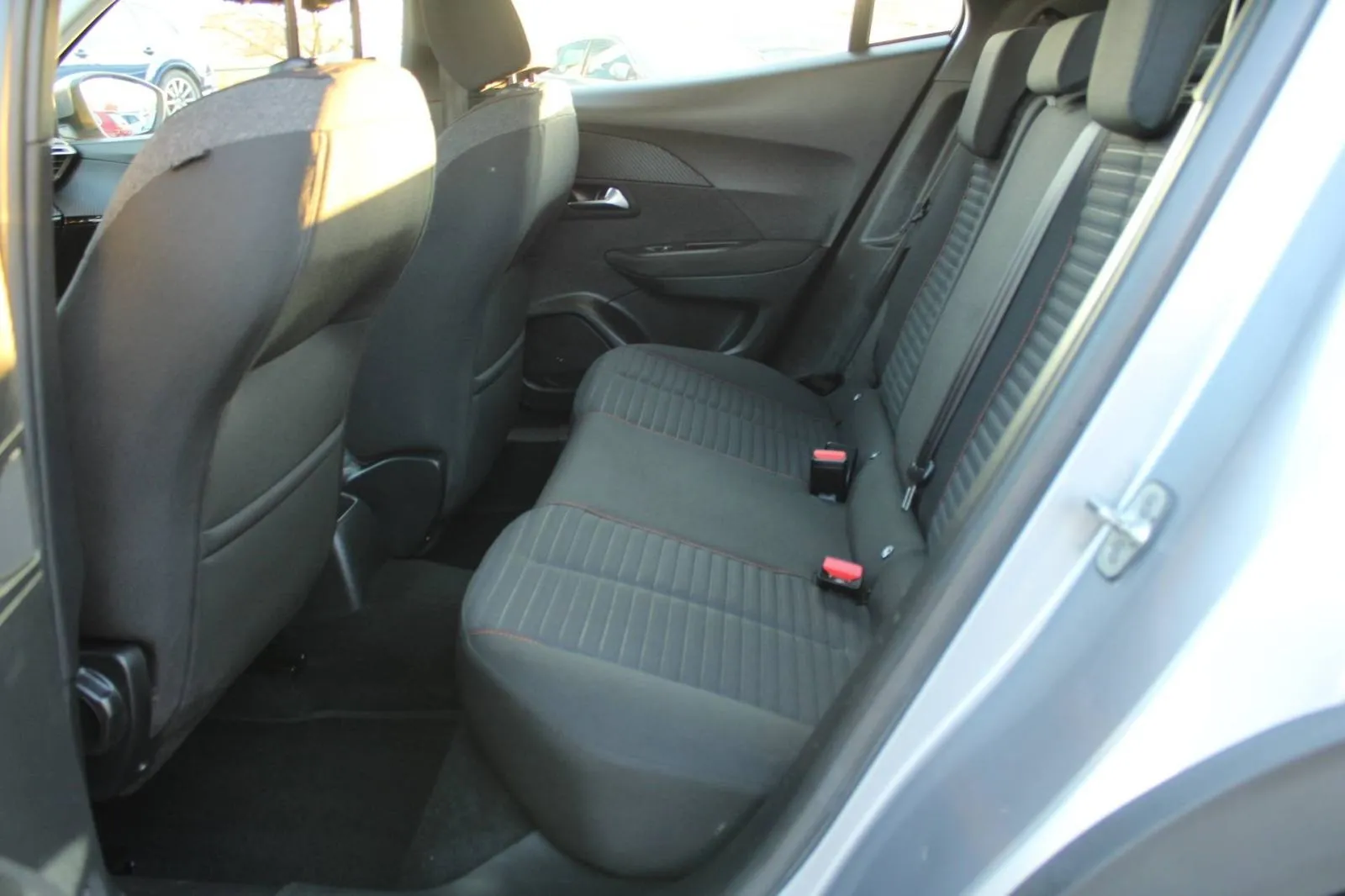 peugeot 2008 1.2 puretech automatik *led, navigacija* - slika 10