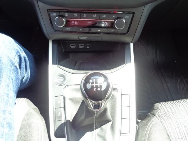 seat arona 1,0 tsi,115ks,hr auto,servisna,samo 61.000km,led,tooop - slika 13
