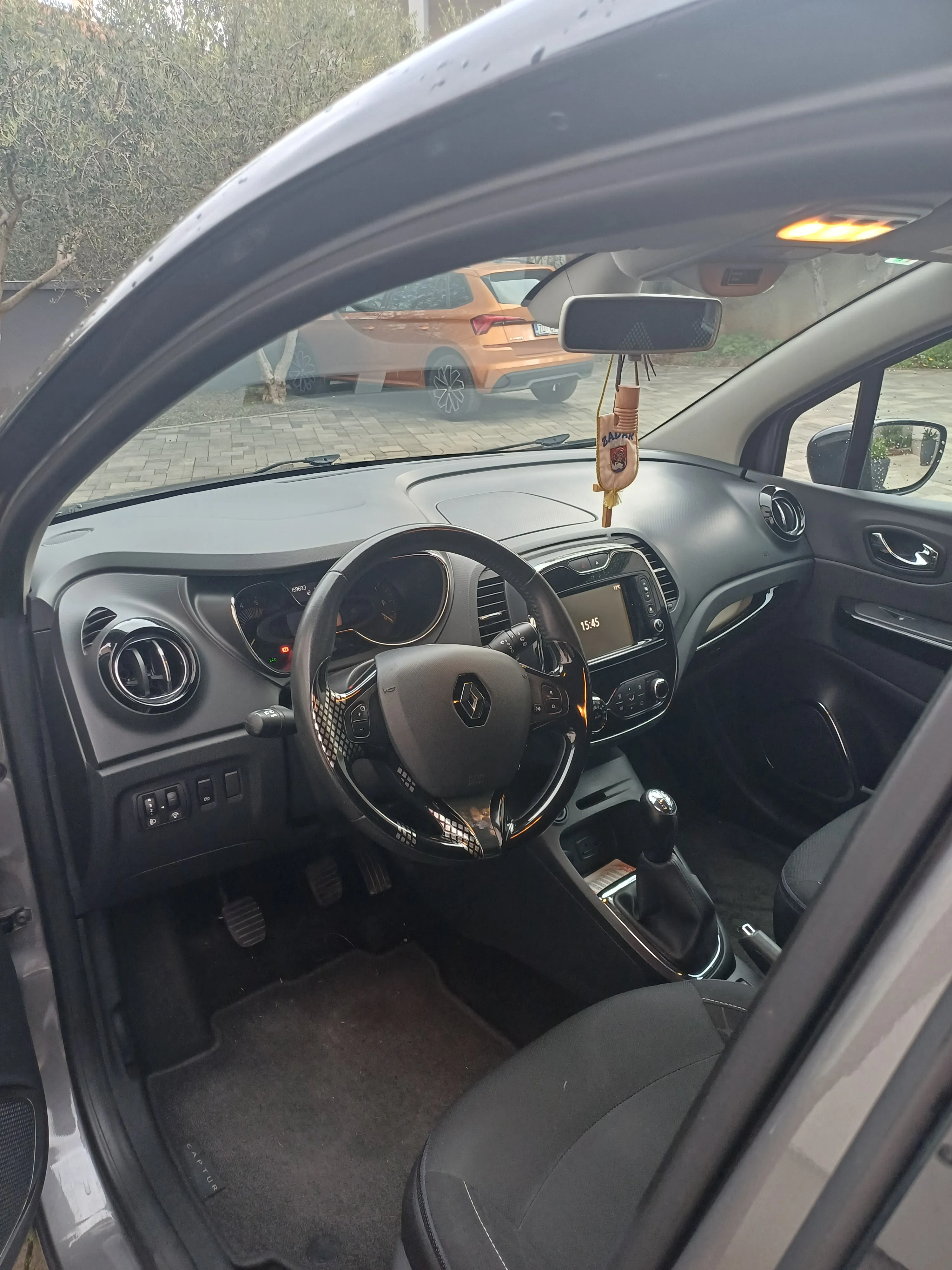 prodaje se renault captur 1.5 dci - slika 6