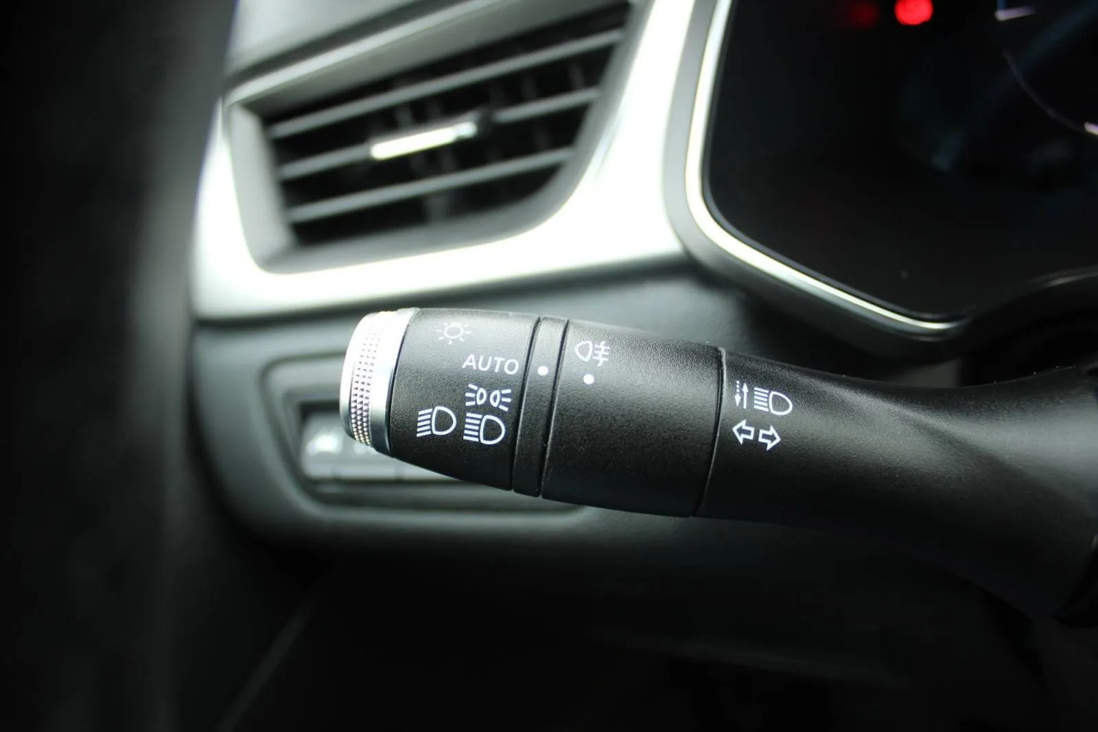 renault captur 1.6 e-tech intens automatik *led, navigacija* - slika 14