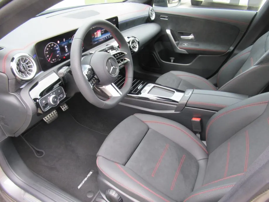 mercedes-benz cla 200 d amg/night/panorama/multibeam led/keyless/19'' - slika 17