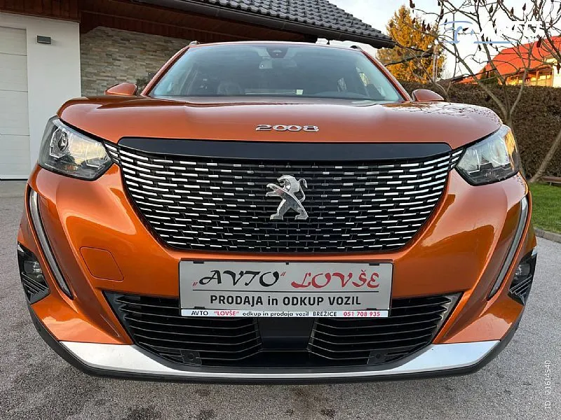 peugeot 2008 1.2 puretech 130 allure-1 vl.-alu-navi-kam - slika 3