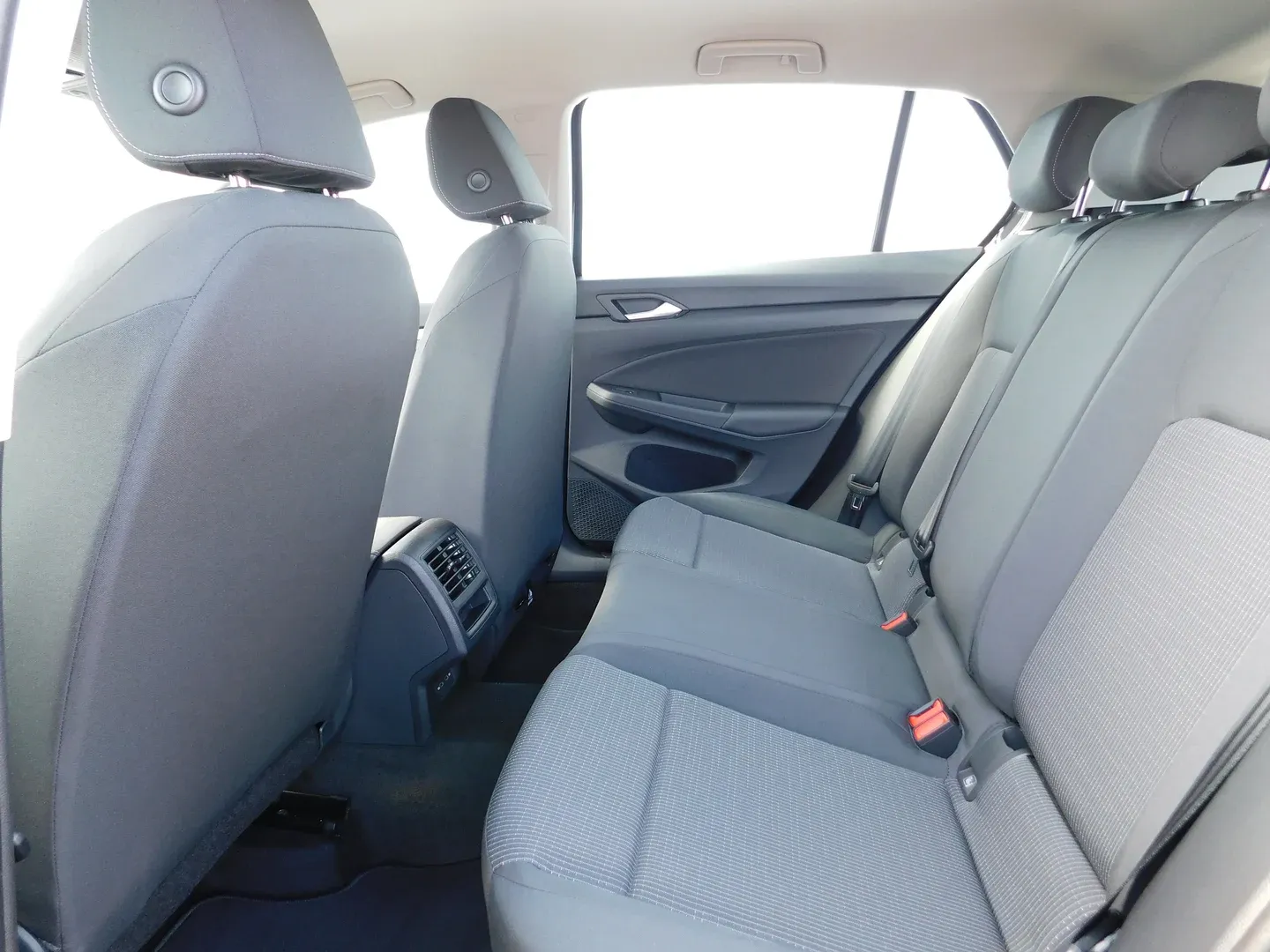 12816 volkswagen golf 8 2.0 tdi - slika 10