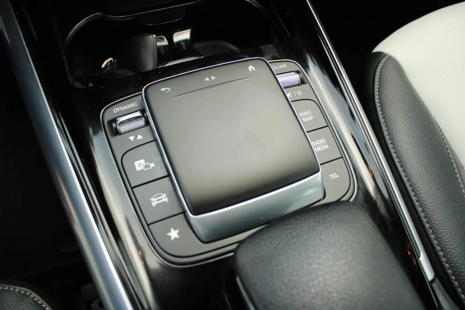 mercedes-benz klasa b 180d amg automatik *led, navigacija, kamera* - slika 16