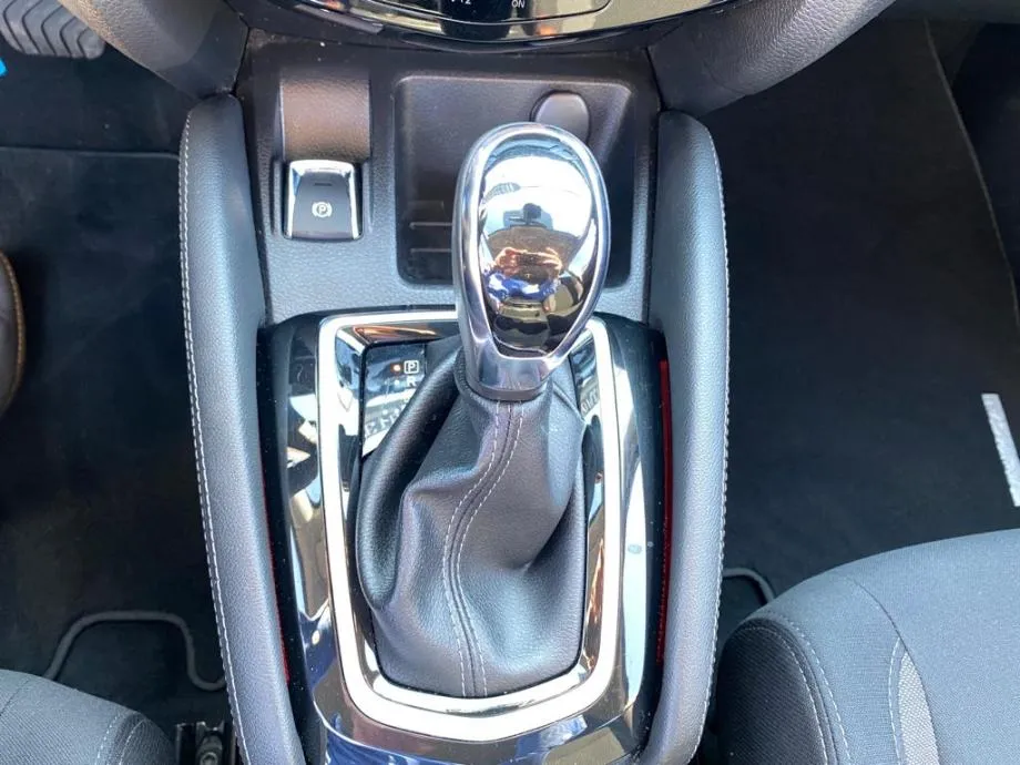 nissan qashqai 1,5 dci automatik, kamera , tempomat, 4 x garancija! - slika 21