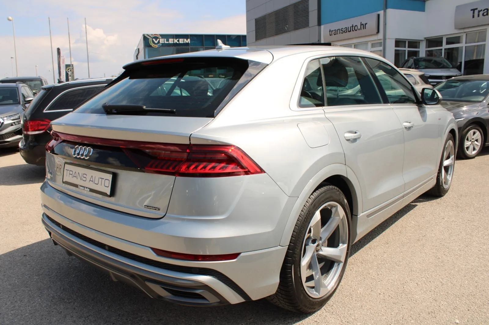 audi q8 55 tfsi quattro s-line *panorama,led,navigacija,kamera* - slika 5