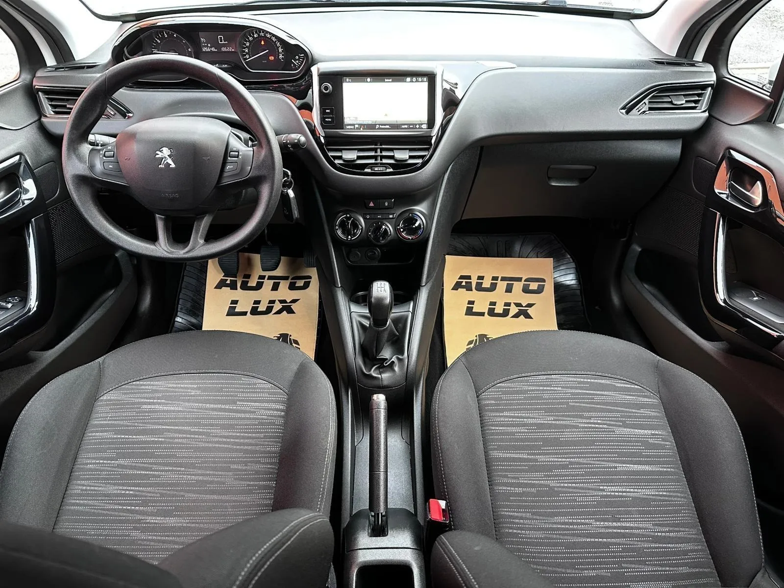 peugeot 208 1,2 puretech •2019.g.•navi•leasing 6 godina• - slika 13