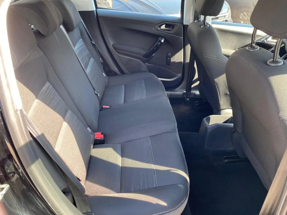 peugeot 208 1,2 puretech berline premium 4xgarancije - slika 21