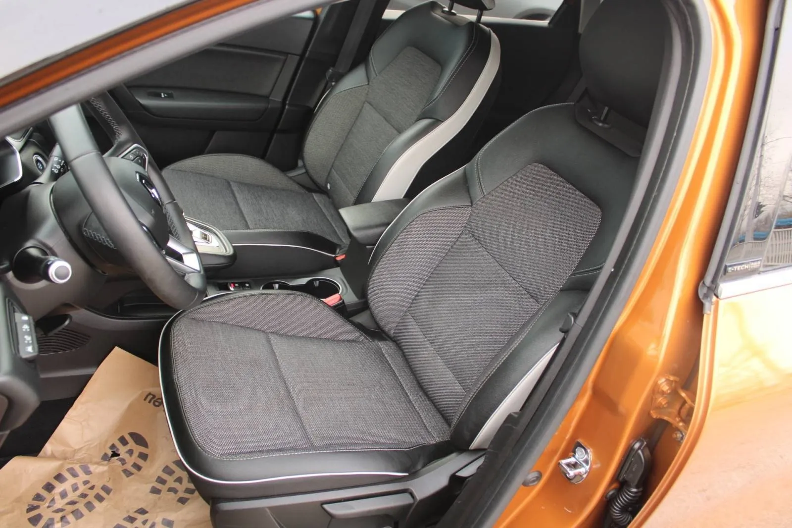 renault captur 1.6 e-tech intens automatik *led, navigacija* - slika 9