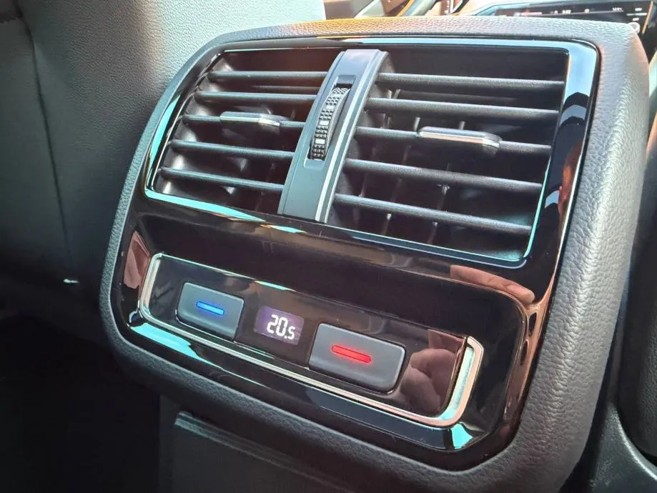 vw passat variant 2,0 tdi automat •2022•r line•pano•kam•iqlight•leasin - slika 13