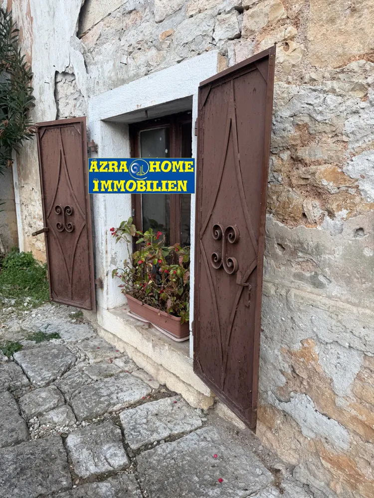 SVETI LOVREČ, dvoetažni stan 105 m2 ( prizemlje i prvi kat ), u centru - Sveti Lovreč Pazenatički