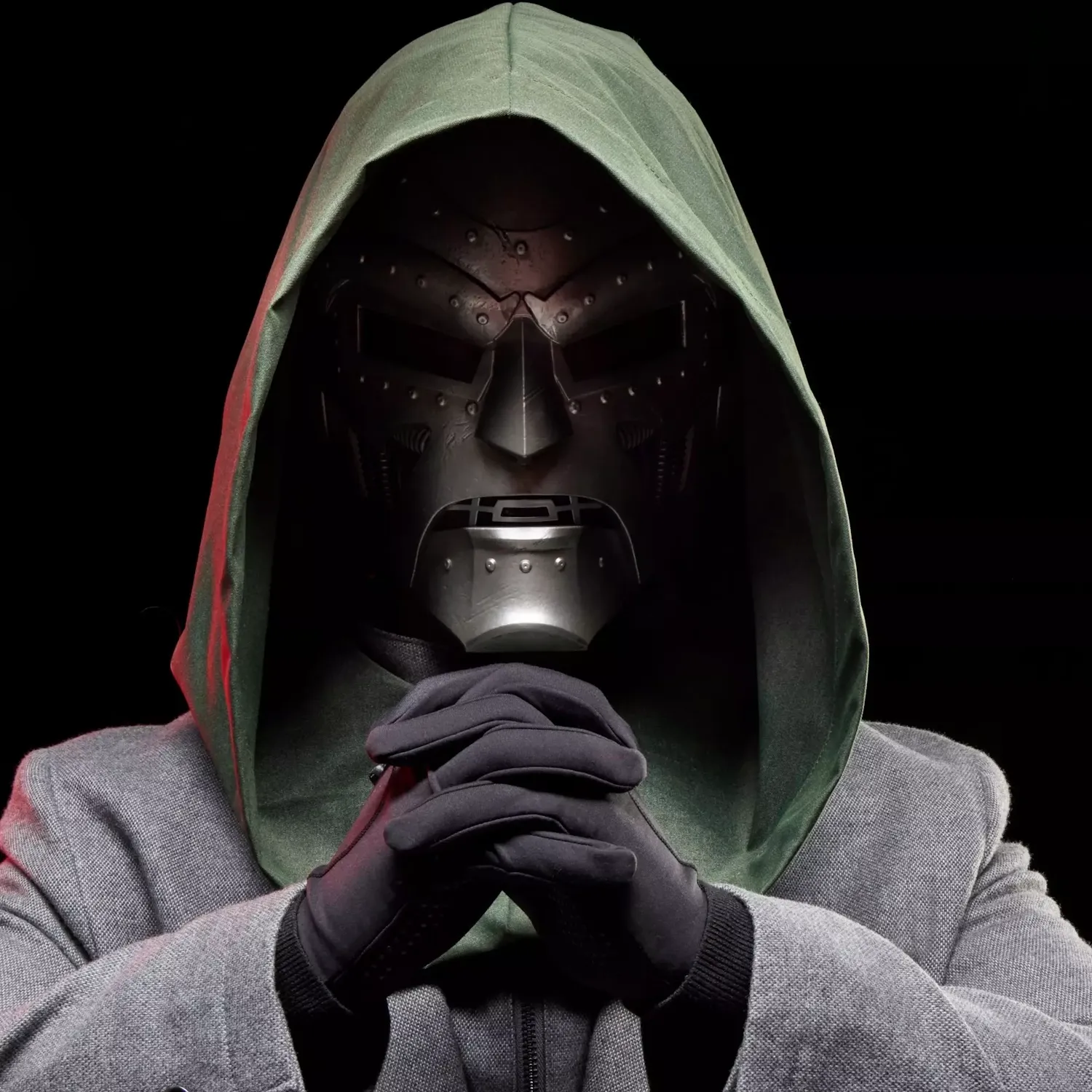 marvel legends series – doctor doom premium roleplay helmet - slika 3