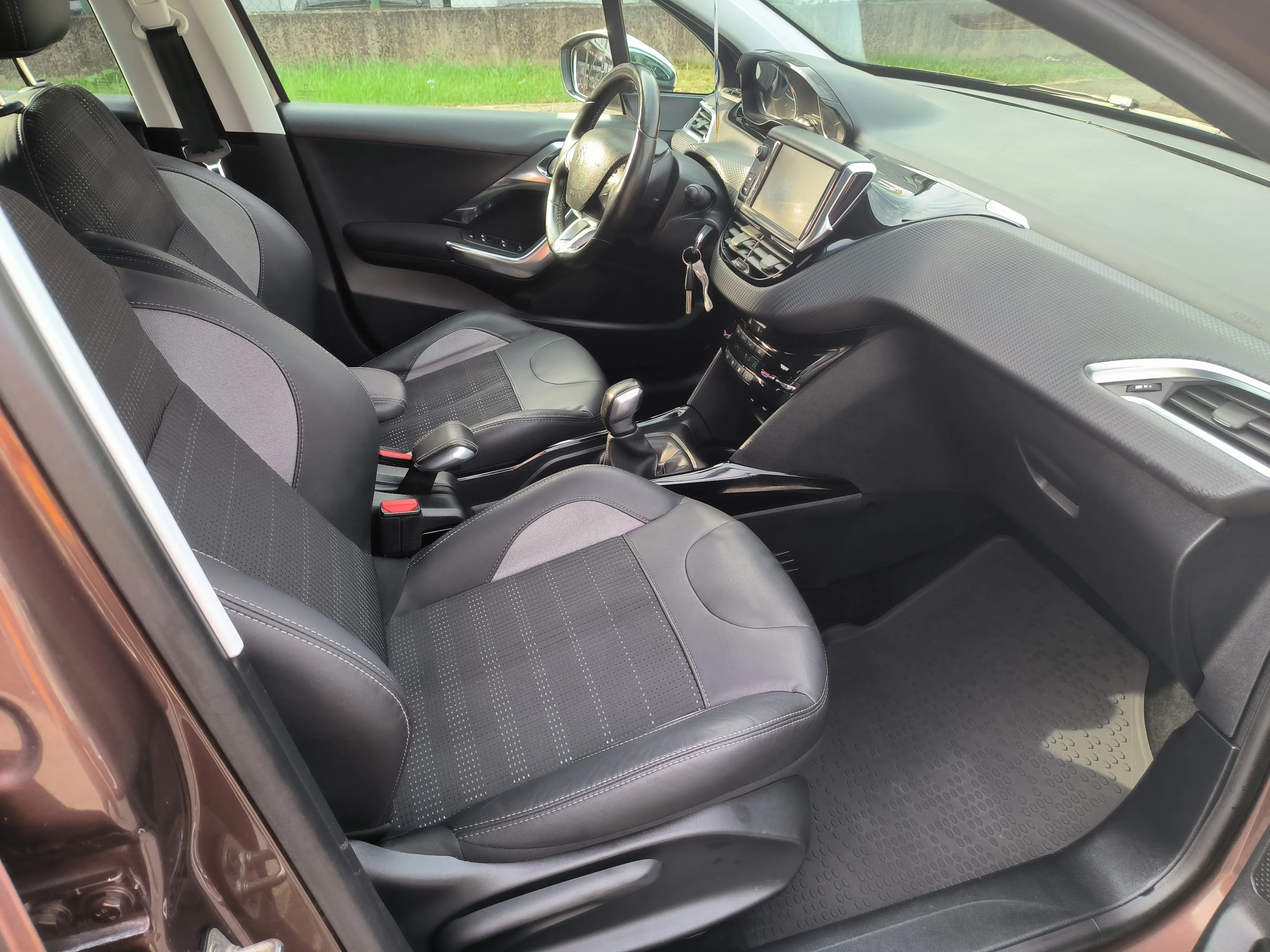 peugeot 2008 1,6 bluehdi, allure, servisna, jamstvo, reg. 1 godinu - slika 13