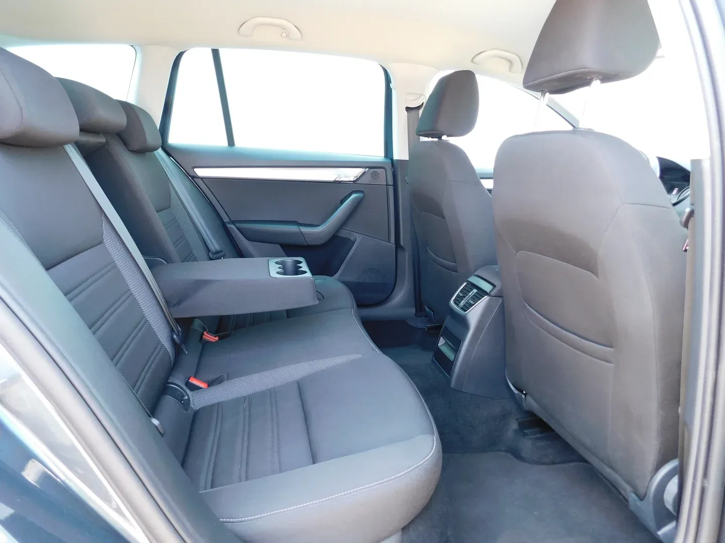 12024 škoda octavia combi ambition 1.6 tdi - slika 13