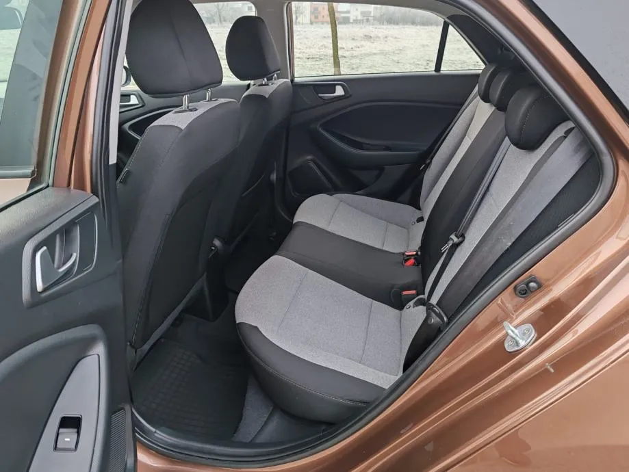 hyundai i20 , 162000 km, 2015 god, katice 24/36 rata - slika 10