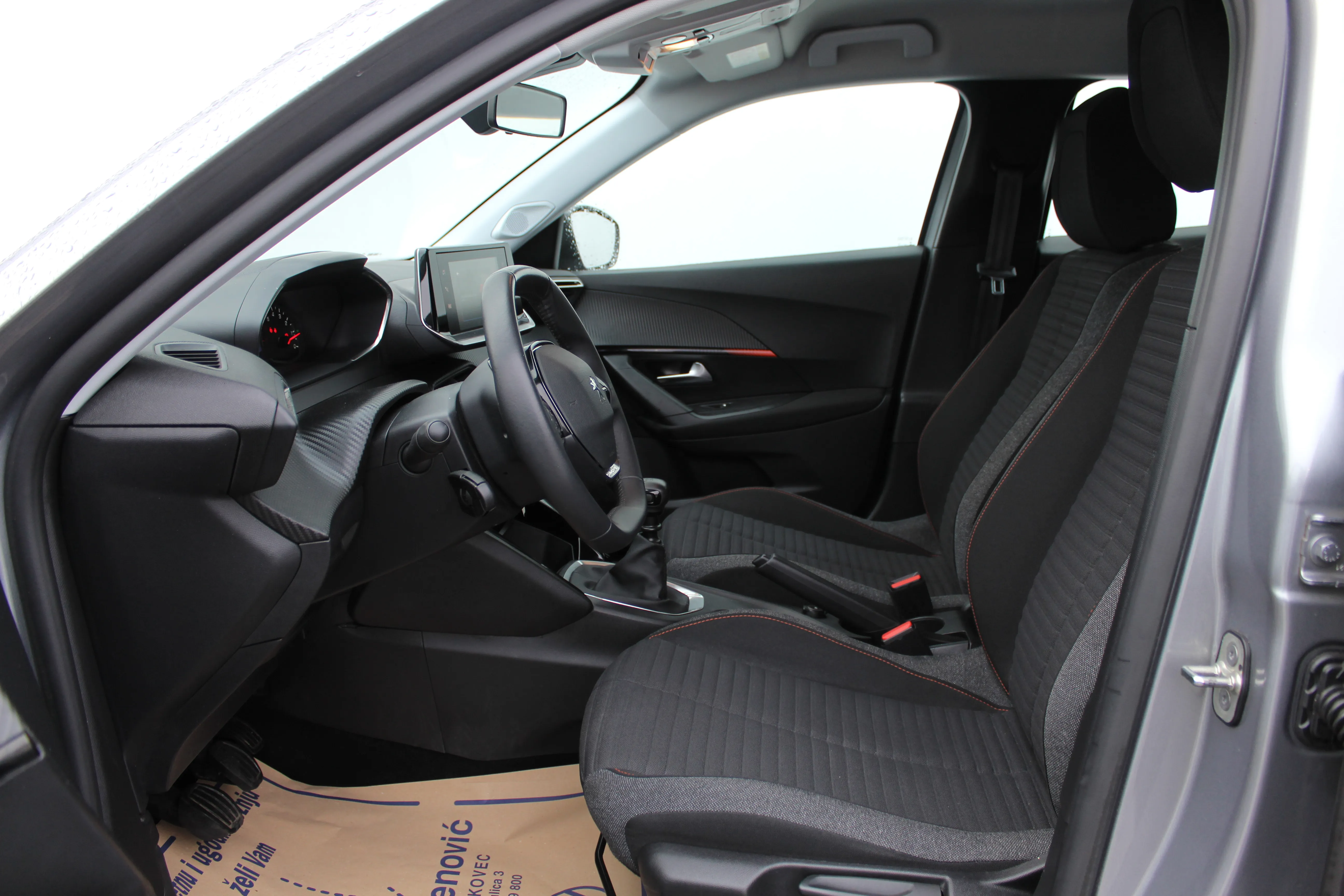 13066 peugeot 2008 1,2 puretech 100 s&s active - slika 7