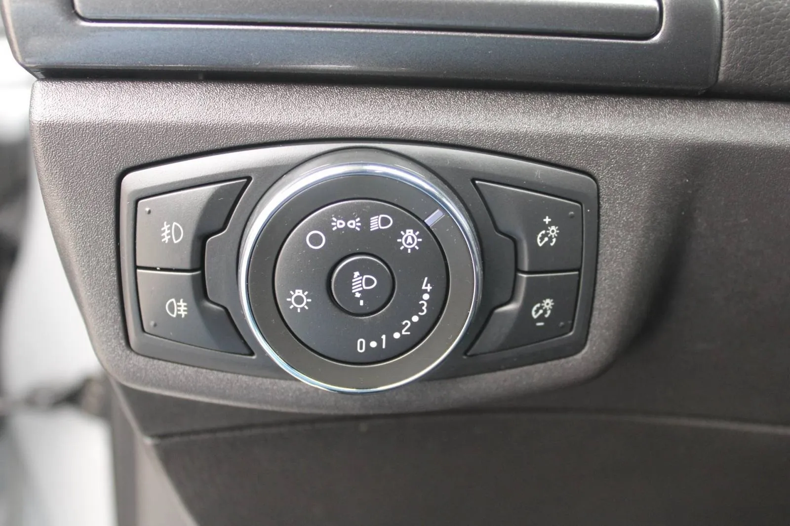 ford mondeo karavan 2.0 tdci titanium *navigacija* - slika 13