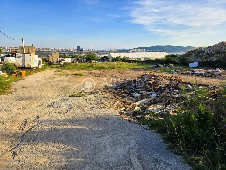 Kaštel Sućurac - Zemljište za zakup (pristup kamionima, više namjena) - Kaštel Sućurac, Kaštela