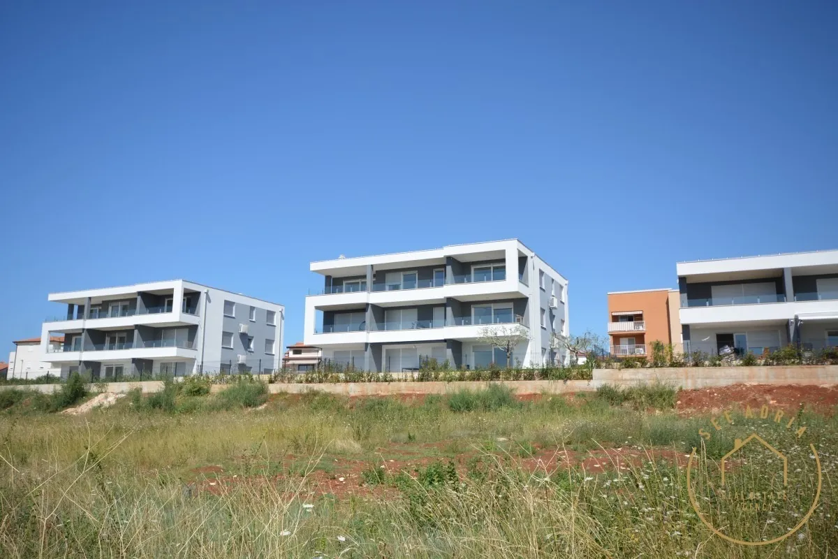 Prekrasan stan sa pogledom na marinu - Novigrad