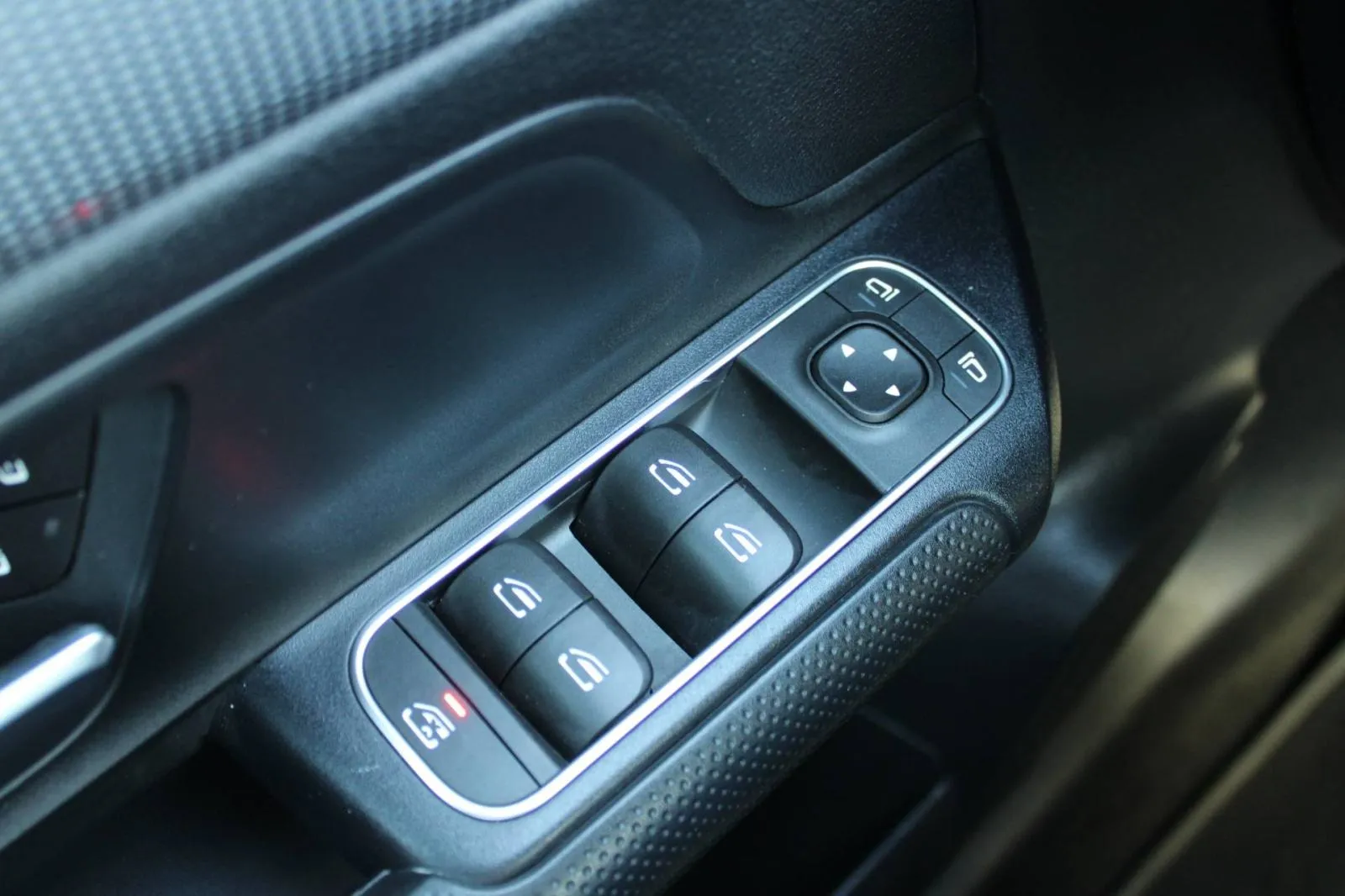 mercedes-benz klasa b 180d automatik *led, kamera* - slika 13