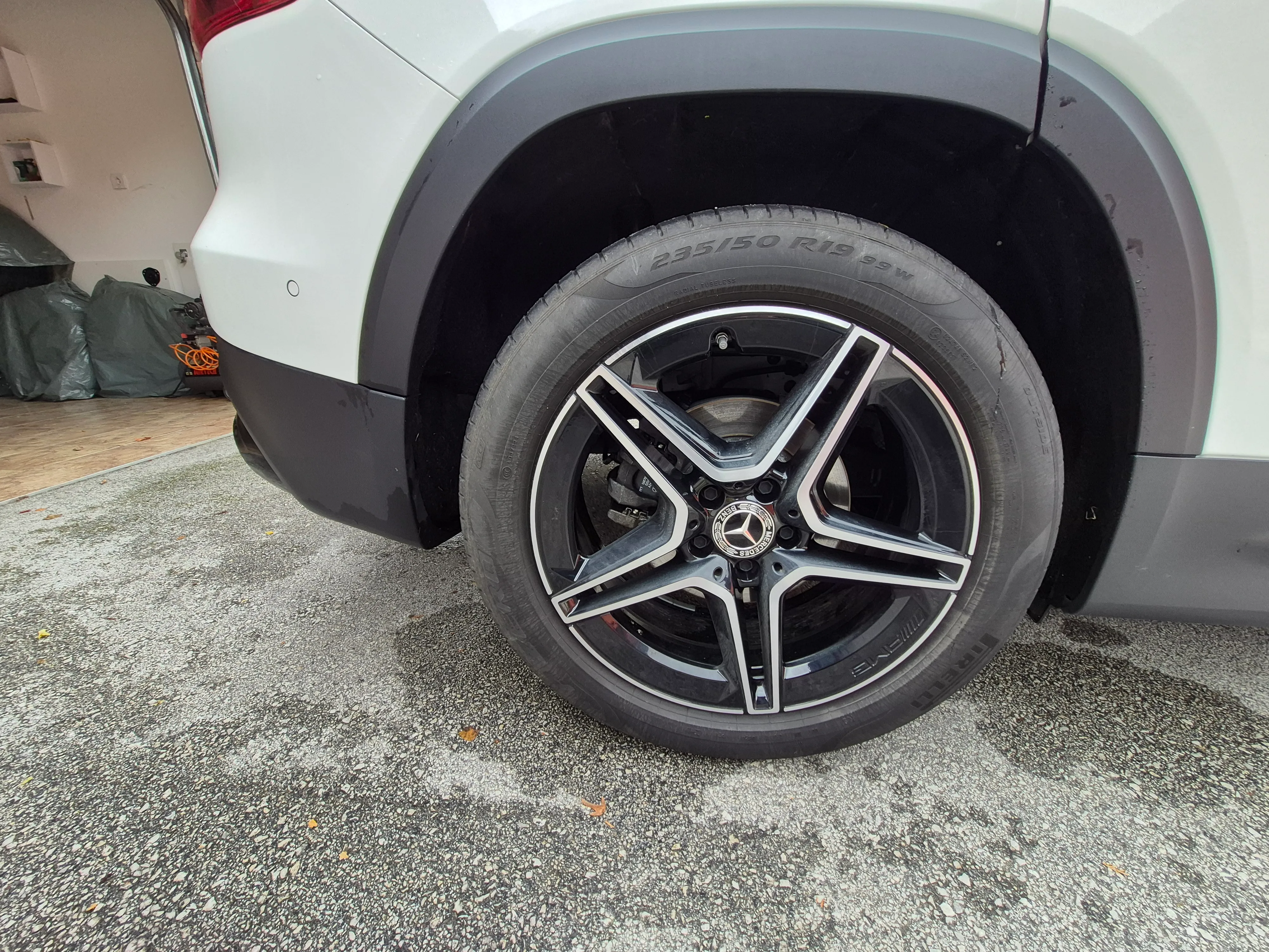 mercedes glb 200d-amg - slika 7