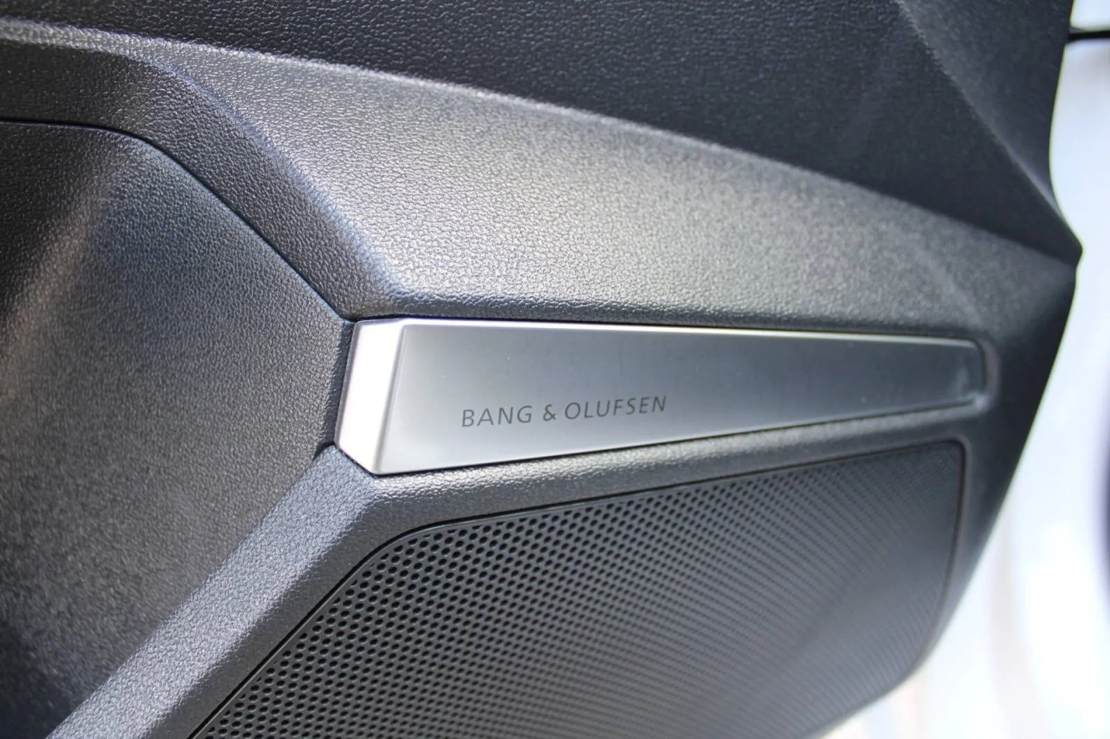 audi a3 35 tfsi s-tronic s-line *panorama, led, navigacija* - slika 24