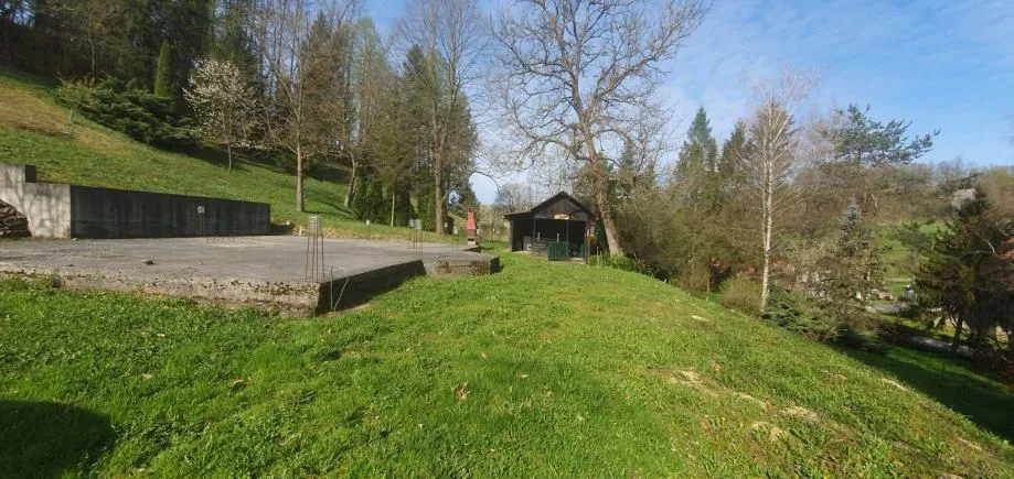 Poljana Sutlanska, drv. kućica i započ.gradnja kuće na imanju 11600m2 - Poljana Sutlanska, Zagorska Sela