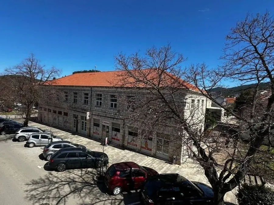 kuća na prodaju - blato - slika 13