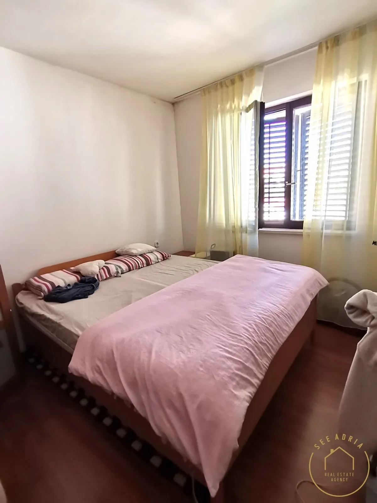 prostrani stan na atraktivnoj lokaciji - slika 15