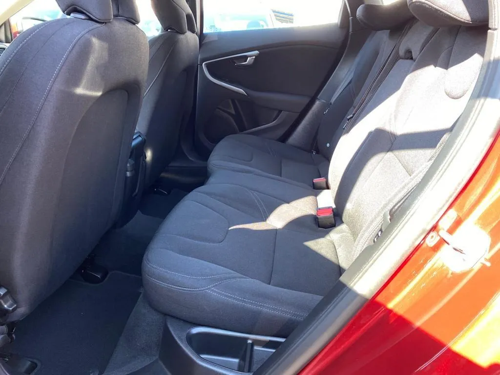 volvo v40 2.0 d kinetic, navi, park kamera, 4x garancija! - slika 10