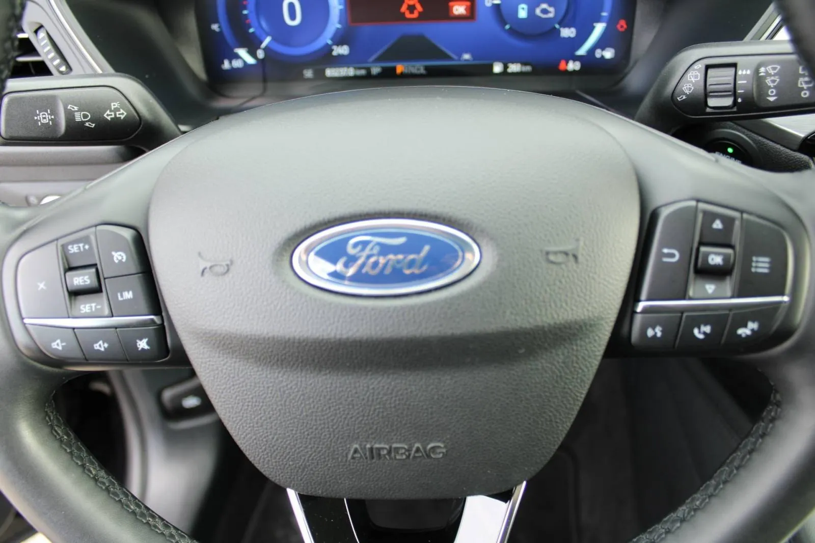 ford kuga 2.5 hybrid titanium automtik - slika 17