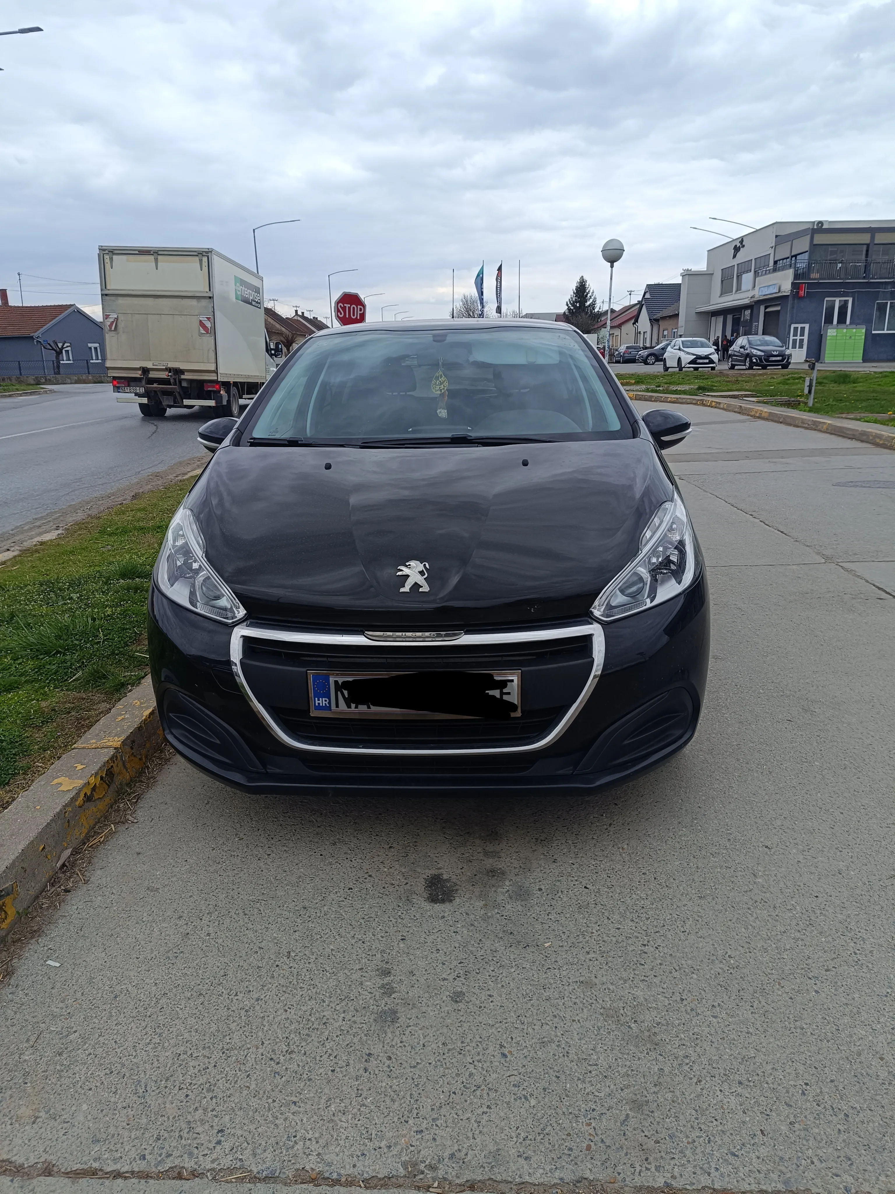 prodajem peugeot 208, 1.6 bluehdi - slika 4