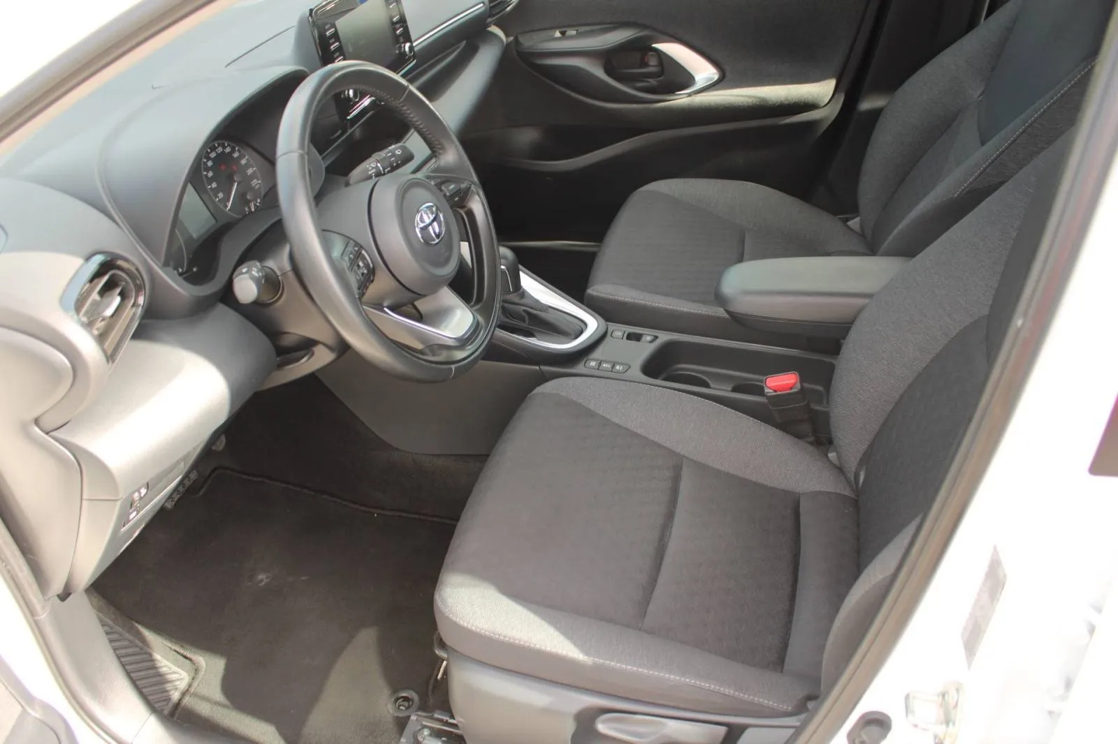 toyot yaris 1.5 hybrid automatik *kamera* - slika 9