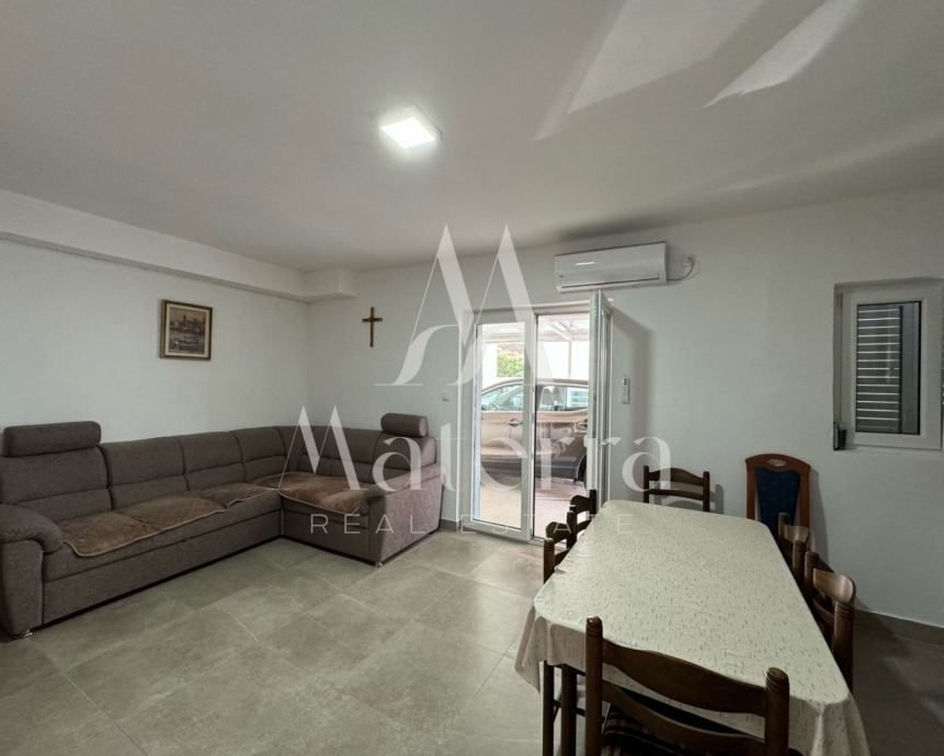 novouređena kuća sa 6 apartmana, plaža 350m (prodaja) - slika 15