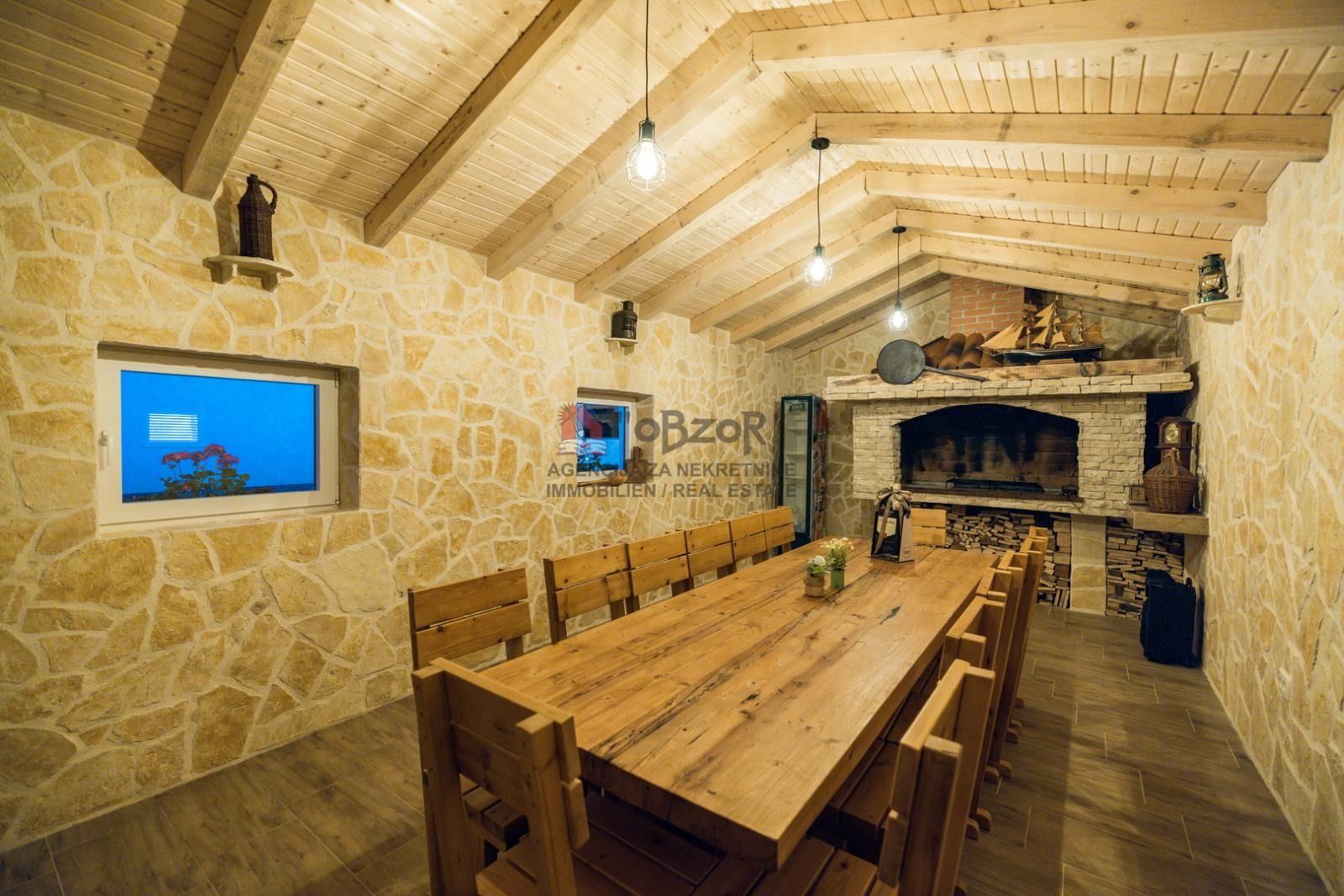 nin-samostojeća kuća katnica s bazenom - slika 19